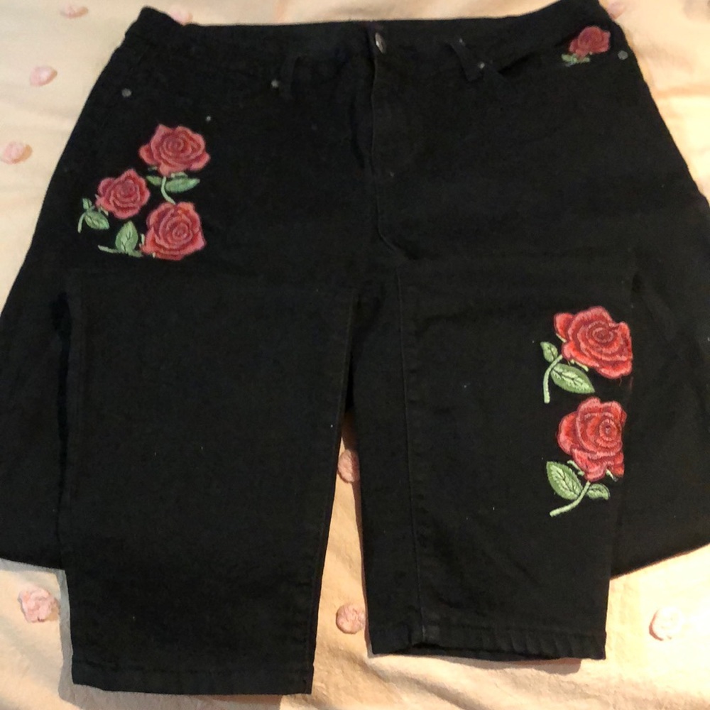 Black embroidery roses jeans